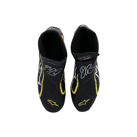 Daniel Ricciardo 2019 Renault F1 racing shoes featuring black and yellow Renault inspired styling with motorsport detailing