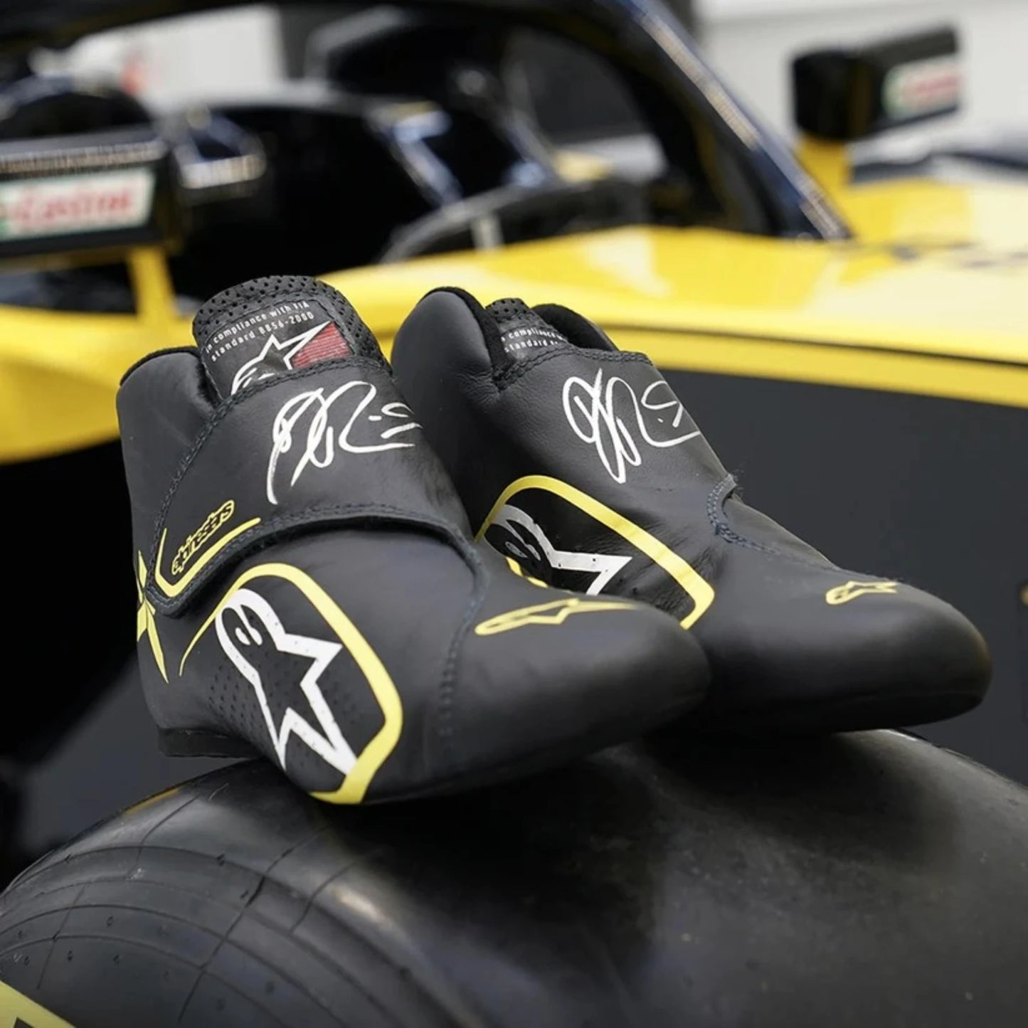 Daniel Ricciardo 2019 Renault F1 racing shoes featuring black and yellow Renault inspired styling with motorsport detailing